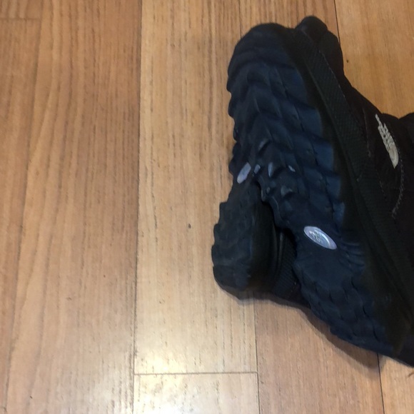 - The North Face girl boots size 3 - Picture 4 of 4